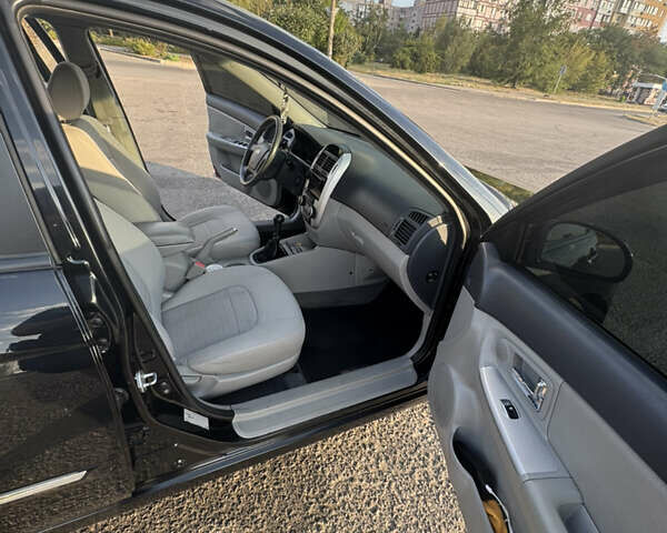 Чорний Кіа Черато, об'ємом двигуна 1.6 л та пробігом 156 тис. км за 4900 $, фото 7 на Automoto.ua