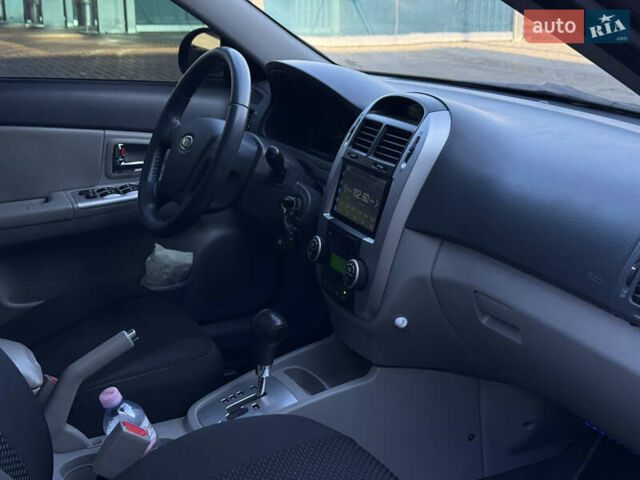 Черный Киа Черато, объемом двигателя 1.98 л и пробегом 180 тыс. км за 5750 $, фото 25 на Automoto.ua