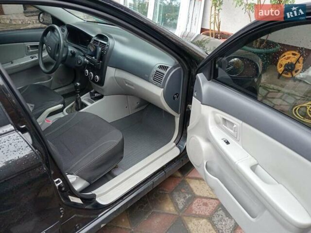 Черный Киа Черато, объемом двигателя 1.6 л и пробегом 260 тыс. км за 3800 $, фото 2 на Automoto.ua