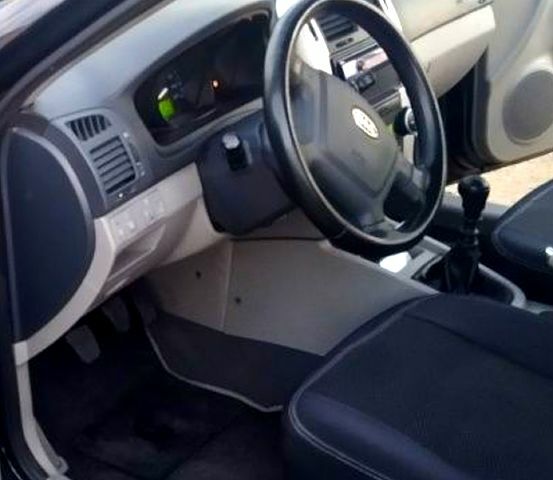 Черный Киа Черато, объемом двигателя 1.6 л и пробегом 272 тыс. км за 4700 $, фото 3 на Automoto.ua