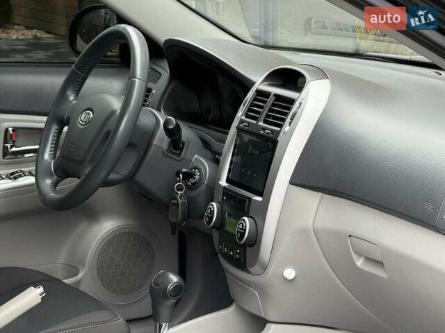 Черный Киа Черато, объемом двигателя 1.98 л и пробегом 180 тыс. км за 5500 $, фото 21 на Automoto.ua