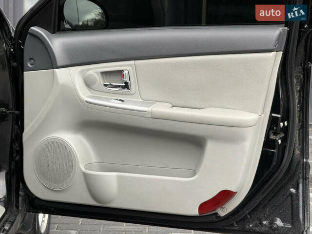 Черный Киа Черато, объемом двигателя 1.98 л и пробегом 180 тыс. км за 5500 $, фото 19 на Automoto.ua