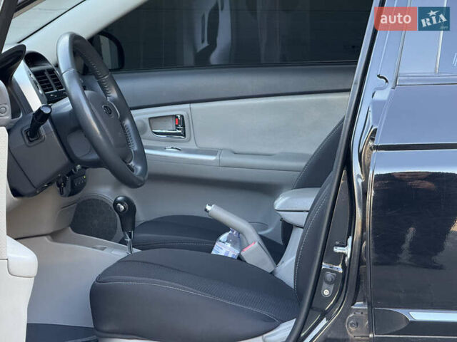Черный Киа Черато, объемом двигателя 1.98 л и пробегом 180 тыс. км за 5750 $, фото 35 на Automoto.ua