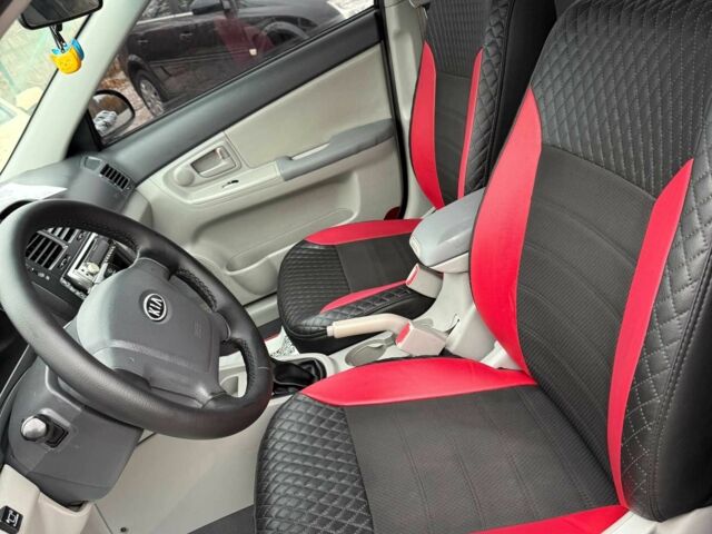 Черный Киа Черато, объемом двигателя 1.6 л и пробегом 258 тыс. км за 5200 $, фото 7 на Automoto.ua