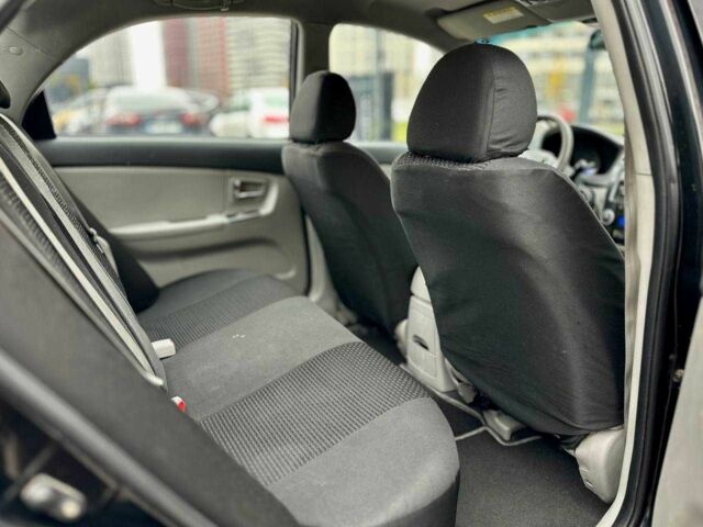 Чорний Кіа Черато, об'ємом двигуна 2 л та пробігом 270 тис. км за 4000 $, фото 16 на Automoto.ua