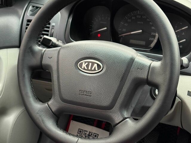 Черный Киа Черато, объемом двигателя 1.6 л и пробегом 258 тыс. км за 5200 $, фото 8 на Automoto.ua