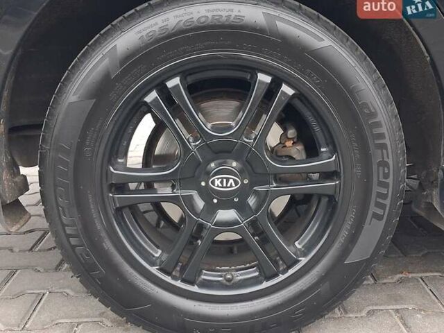 Кіа Черато 2008 у Кременчуге на Automoto.ua Чорний Кіа Черато, об'ємом двигуна 2 л та пробігом 193 тис. км за 5300 $, фото 16 на Automoto.ua