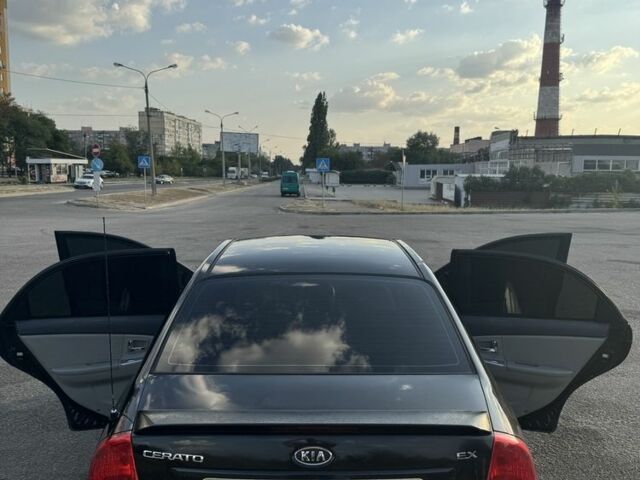 Чорний Кіа Черато, об'ємом двигуна 1.6 л та пробігом 156 тис. км за 5000 $, фото 7 на Automoto.ua