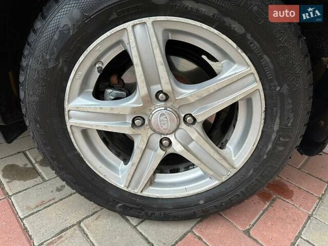 Чорний Кіа Черато, об'ємом двигуна 1.59 л та пробігом 192 тис. км за 4500 $, фото 5 на Automoto.ua