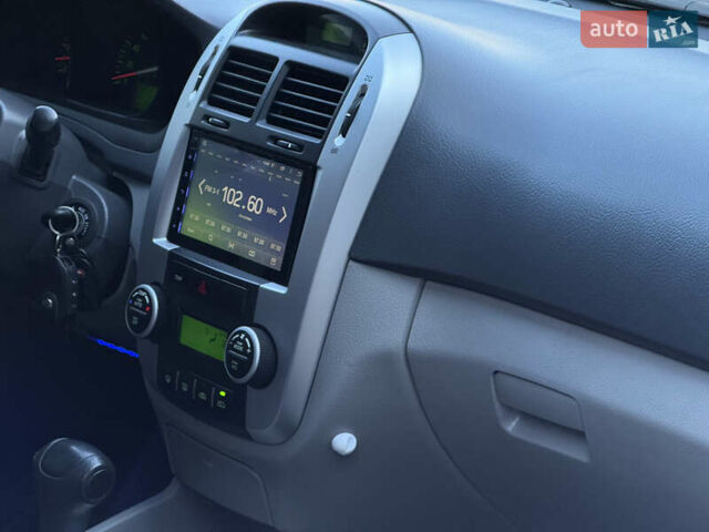 Черный Киа Черато, объемом двигателя 1.98 л и пробегом 180 тыс. км за 5750 $, фото 26 на Automoto.ua