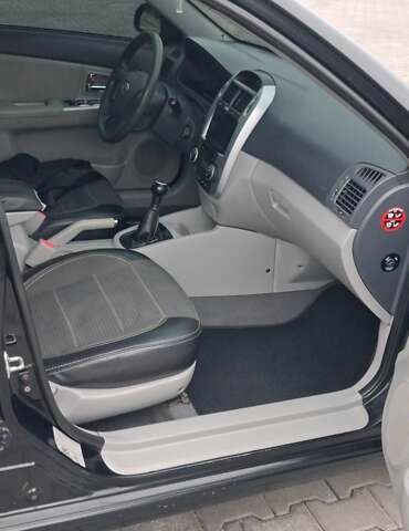 Кіа Черато 2008 у Кременчуге на Automoto.ua Чорний Кіа Черато, об'ємом двигуна 2 л та пробігом 193 тис. км за 5300 $, фото 12 на Automoto.ua