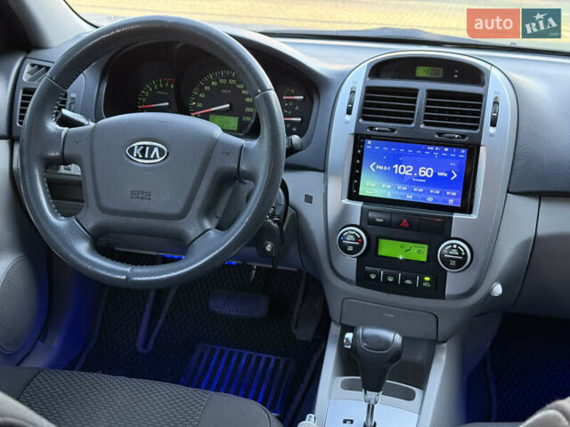 Черный Киа Черато, объемом двигателя 1.98 л и пробегом 180 тыс. км за 5750 $, фото 29 на Automoto.ua