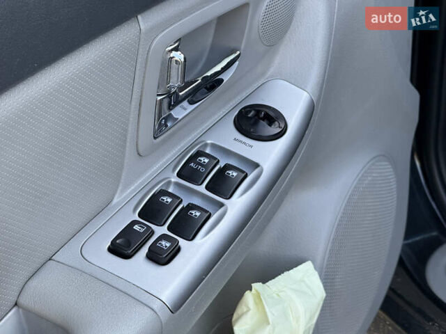 Черный Киа Черато, объемом двигателя 1.98 л и пробегом 180 тыс. км за 5750 $, фото 23 на Automoto.ua