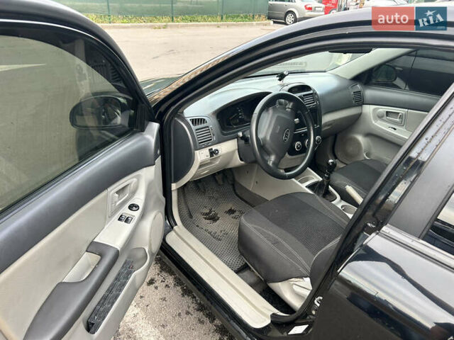 Черный Киа Черато, объемом двигателя 1.58 л и пробегом 350 тыс. км за 4500 $, фото 15 на Automoto.ua