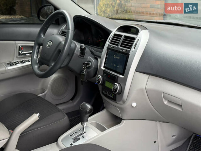 Черный Киа Черато, объемом двигателя 1.98 л и пробегом 180 тыс. км за 5500 $, фото 24 на Automoto.ua