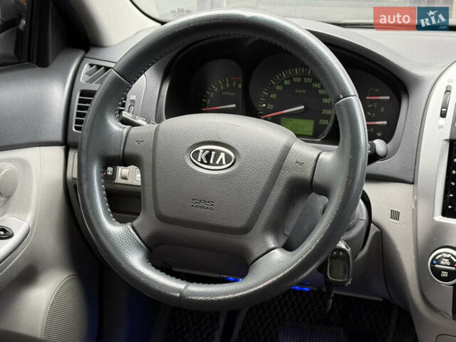 Черный Киа Черато, объемом двигателя 1.98 л и пробегом 180 тыс. км за 5500 $, фото 38 на Automoto.ua