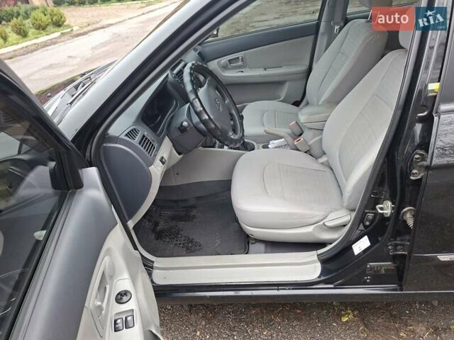 Черный Киа Черато, объемом двигателя 1.6 л и пробегом 225 тыс. км за 5200 $, фото 10 на Automoto.ua