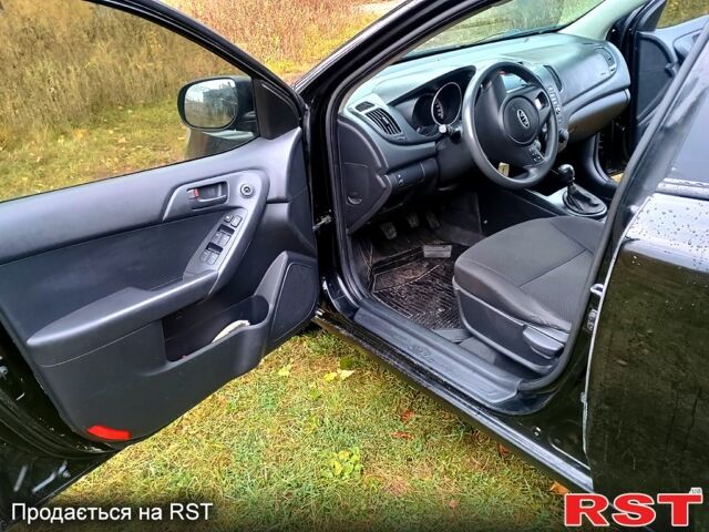Черный Киа Черато, объемом двигателя 1.6 л и пробегом 123 тыс. км за 4900 $, фото 1 на Automoto.ua