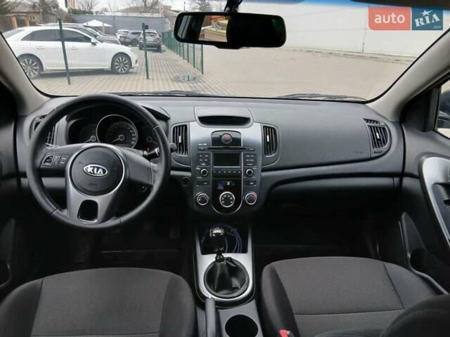 Черный Киа Черато, объемом двигателя 1.59 л и пробегом 253 тыс. км за 5300 $, фото 25 на Automoto.ua