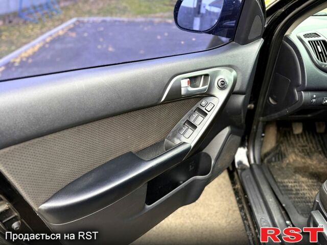 Черный Киа Черато, объемом двигателя 1.6 л и пробегом 200 тыс. км за 5650 $, фото 7 на Automoto.ua