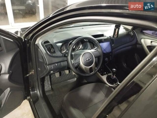 Черный Киа Черато, объемом двигателя 1.59 л и пробегом 180 тыс. км за 6800 $, фото 9 на Automoto.ua