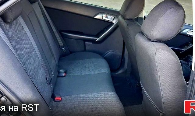 Черный Киа Черато, объемом двигателя 1.6 л и пробегом 300 тыс. км за 4999 $, фото 4 на Automoto.ua