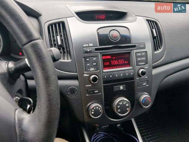 Черный Киа Черато, объемом двигателя 1.6 л и пробегом 253 тыс. км за 5300 $, фото 25 на Automoto.ua