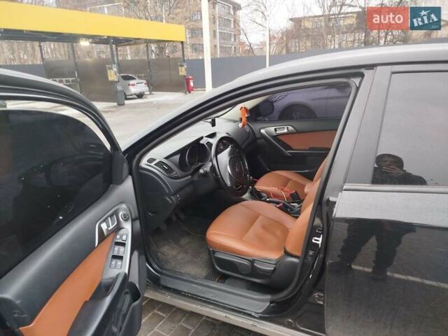 Черный Киа Черато, объемом двигателя 2 л и пробегом 162 тыс. км за 6650 $, фото 5 на Automoto.ua