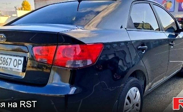 Черный Киа Черато, объемом двигателя 1.6 л и пробегом 300 тыс. км за 4999 $, фото 2 на Automoto.ua