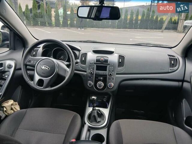 Черный Киа Черато, объемом двигателя 1.6 л и пробегом 253 тыс. км за 5300 $, фото 16 на Automoto.ua