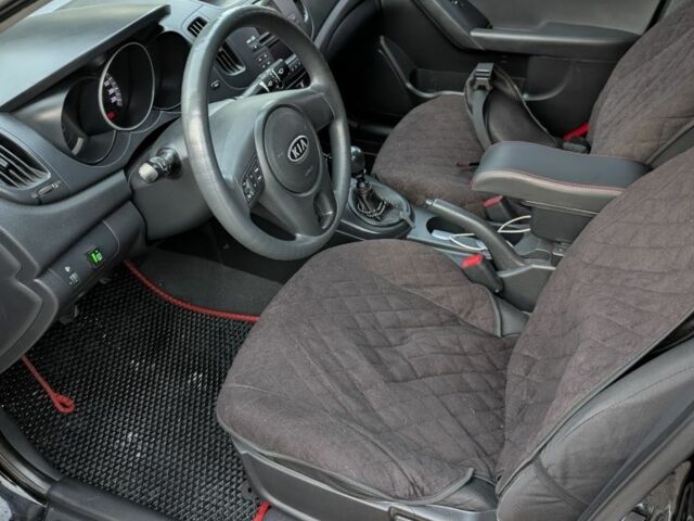 Чорний Кіа Черато, об'ємом двигуна 1.6 л та пробігом 179 тис. км за 6800 $, фото 5 на Automoto.ua