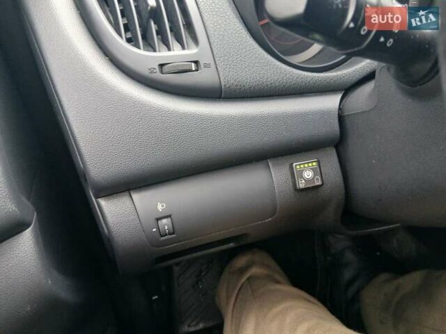 Черный Киа Черато, объемом двигателя 1.6 л и пробегом 253 тыс. км за 5300 $, фото 26 на Automoto.ua