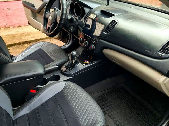 Чорний Кіа Черато, об'ємом двигуна 1.6 л та пробігом 161 тис. км за 7300 $, фото 7 на Automoto.ua