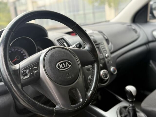 Кіа Черато 2009 у Дніпро (Дніпропетровську) на Automoto.ua Чорний Кіа Черато, об'ємом двигуна 1.6 л та пробігом 182 тис. км за 5200 $, фото 5 на Automoto.ua