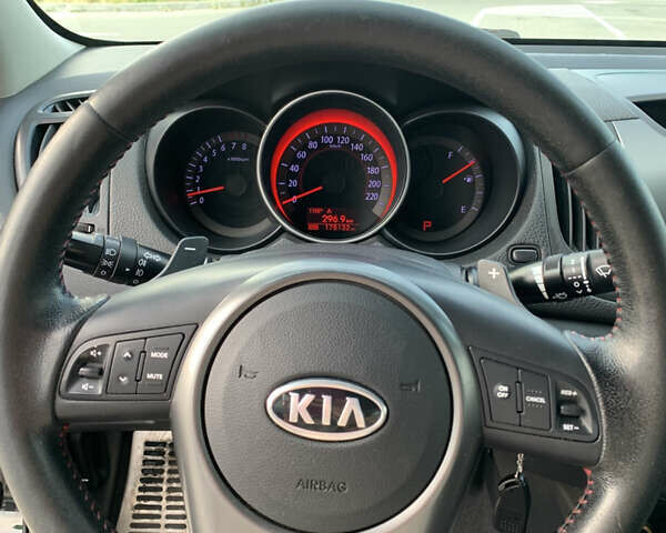 Черный Киа Черато, объемом двигателя 2 л и пробегом 175 тыс. км за 9400 $, фото 4 на Automoto.ua