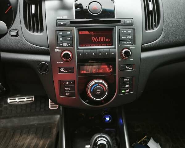 Черный Киа Черато, объемом двигателя 2 л и пробегом 96 тыс. км за 8500 $, фото 10 на Automoto.ua