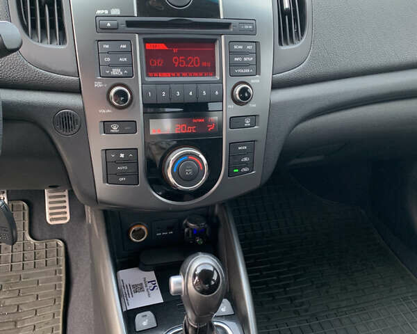 Черный Киа Черато, объемом двигателя 2 л и пробегом 175 тыс. км за 9400 $, фото 5 на Automoto.ua