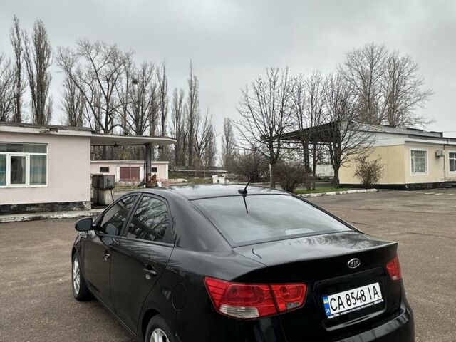 Черный Киа Черато, объемом двигателя 2 л и пробегом 300 тыс. км за 5499 $, фото 5 на Automoto.ua