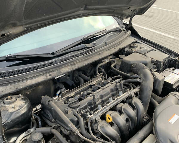 Черный Киа Черато, объемом двигателя 2 л и пробегом 175 тыс. км за 9400 $, фото 16 на Automoto.ua