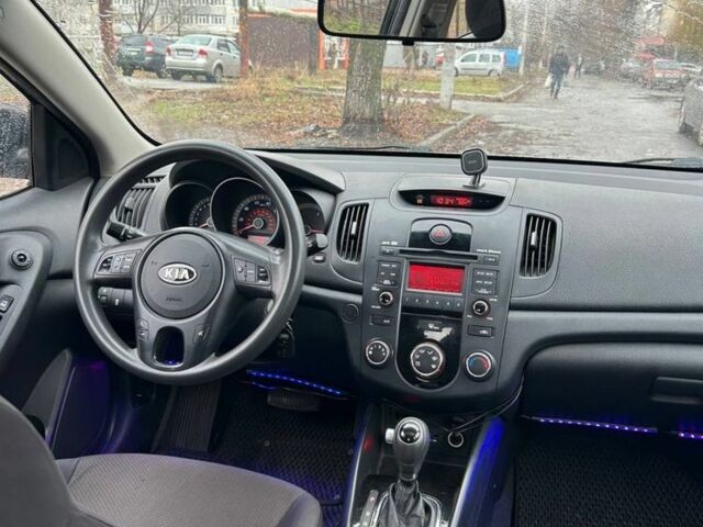 Черный Киа Черато, объемом двигателя 2 л и пробегом 203 тыс. км за 9000 $, фото 4 на Automoto.ua