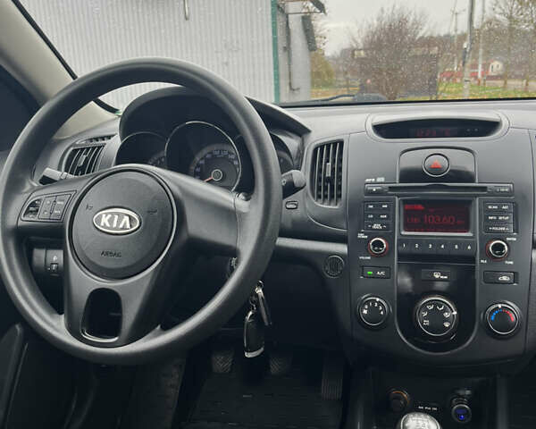 Чорний Кіа Черато, об'ємом двигуна 1.59 л та пробігом 170 тис. км за 7450 $, фото 10 на Automoto.ua