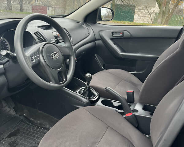 Чорний Кіа Черато, об'ємом двигуна 1.59 л та пробігом 170 тис. км за 7450 $, фото 6 на Automoto.ua