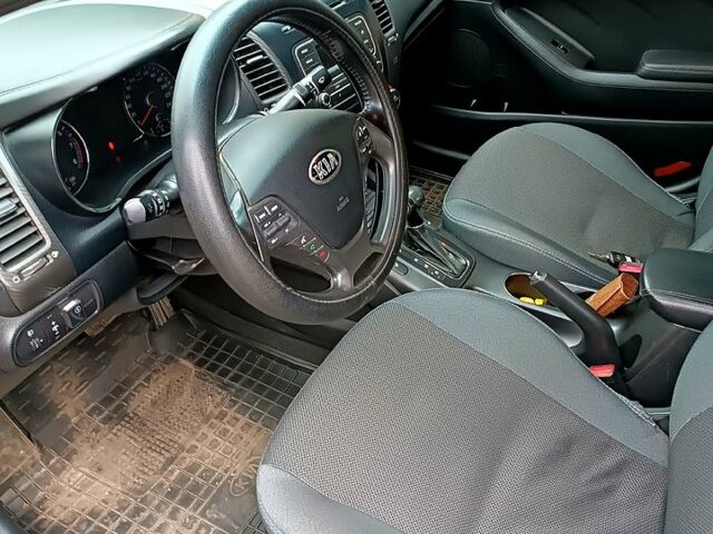 Чорний Кіа Черато, об'ємом двигуна 1.6 л та пробігом 140 тис. км за 8600 $, фото 5 на Automoto.ua