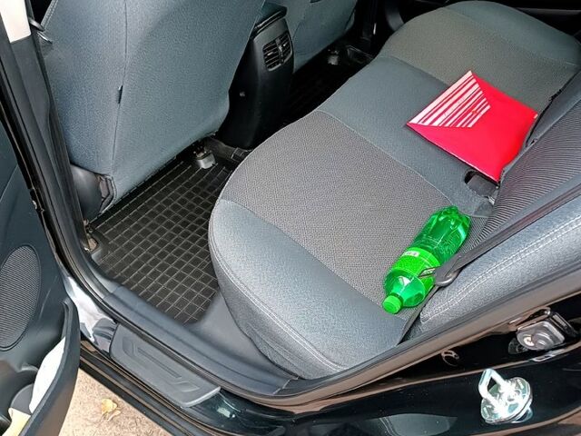 Чорний Кіа Черато, об'ємом двигуна 1.6 л та пробігом 140 тис. км за 8600 $, фото 3 на Automoto.ua