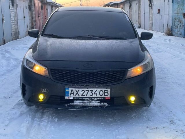 Чорний Кіа Черато, об'ємом двигуна 2 л та пробігом 167 тис. км за 10000 $, фото 12 на Automoto.ua