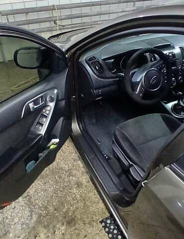 Коричневый Киа Черато, объемом двигателя 2 л и пробегом 250 тыс. км за 7200 $, фото 3 на Automoto.ua