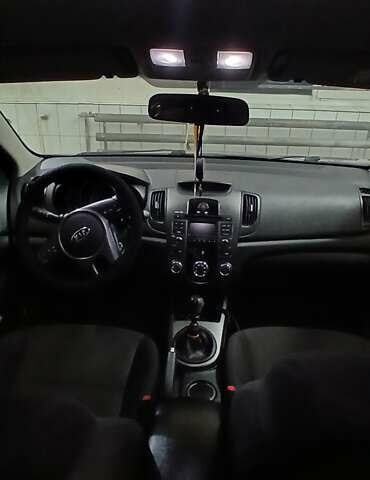 Коричневый Киа Черато, объемом двигателя 2 л и пробегом 250 тыс. км за 7200 $, фото 2 на Automoto.ua