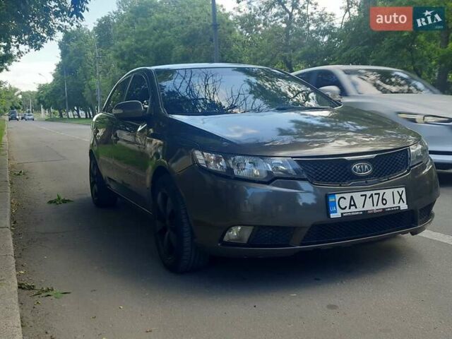 Коричневий Кіа Черато, об'ємом двигуна 1.6 л та пробігом 225 тис. км за 5000 $, фото 6 на Automoto.ua