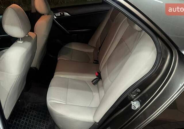 Коричневий Кіа Черато, об'ємом двигуна 1.6 л та пробігом 268 тис. км за 7000 $, фото 5 на Automoto.ua