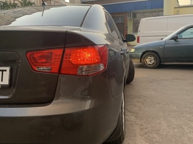 Коричневый Киа Черато, объемом двигателя 1.6 л и пробегом 270 тыс. км за 7500 $, фото 2 на Automoto.ua